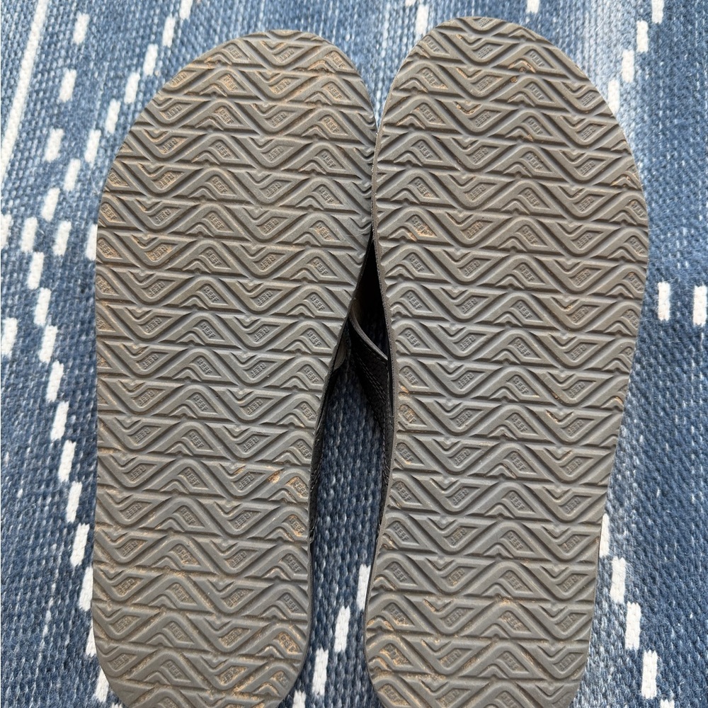 Reef Men's Black Flip Flops - Picture 3 of 3